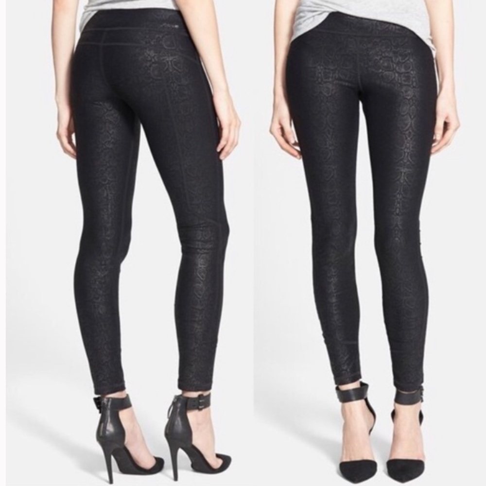 Joe’s ‘off-duty’ black snakeskin print leggings 🐍